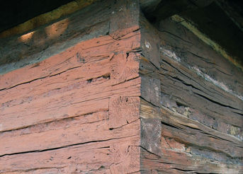 Powojenny drewniany dom w Głojscach